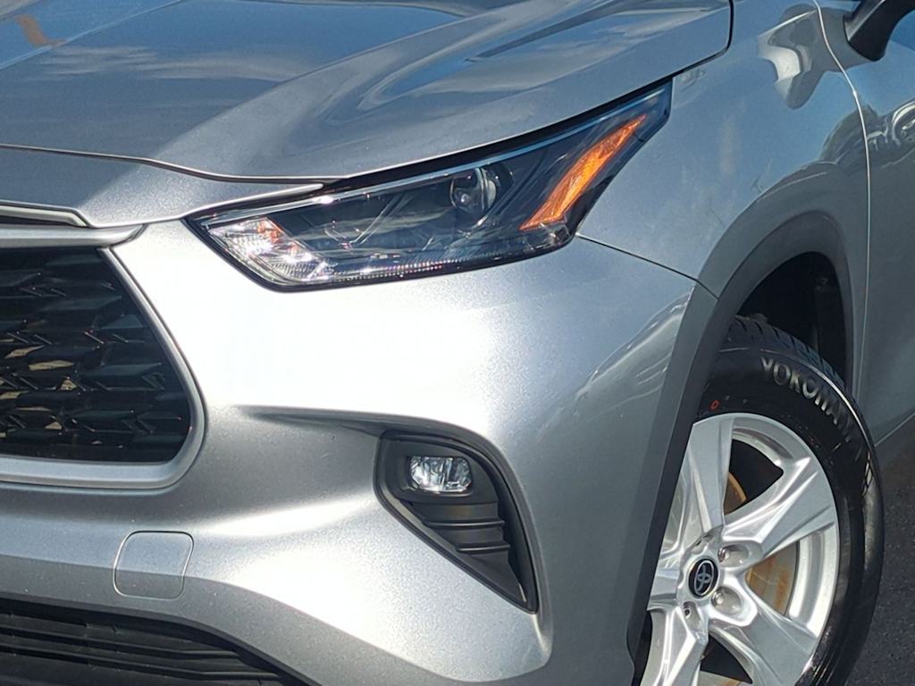 Thumbnail: 2023 Toyota Highlander - 22