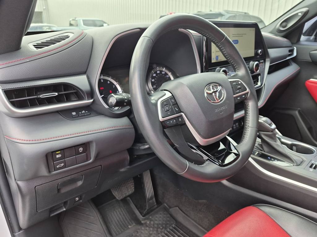 Thumbnail: 2023 Toyota Highlander - 2