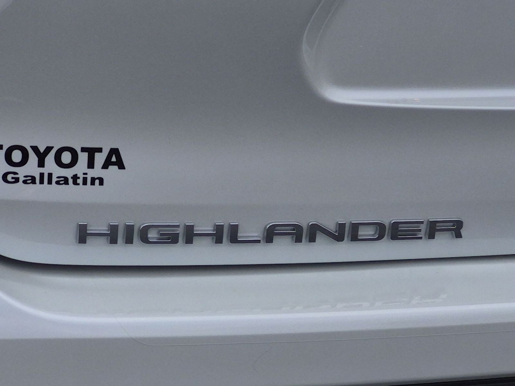 Thumbnail: 2023 Toyota Highlander - 25