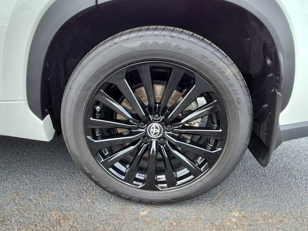 Thumbnail: 2023 Toyota Highlander - 8