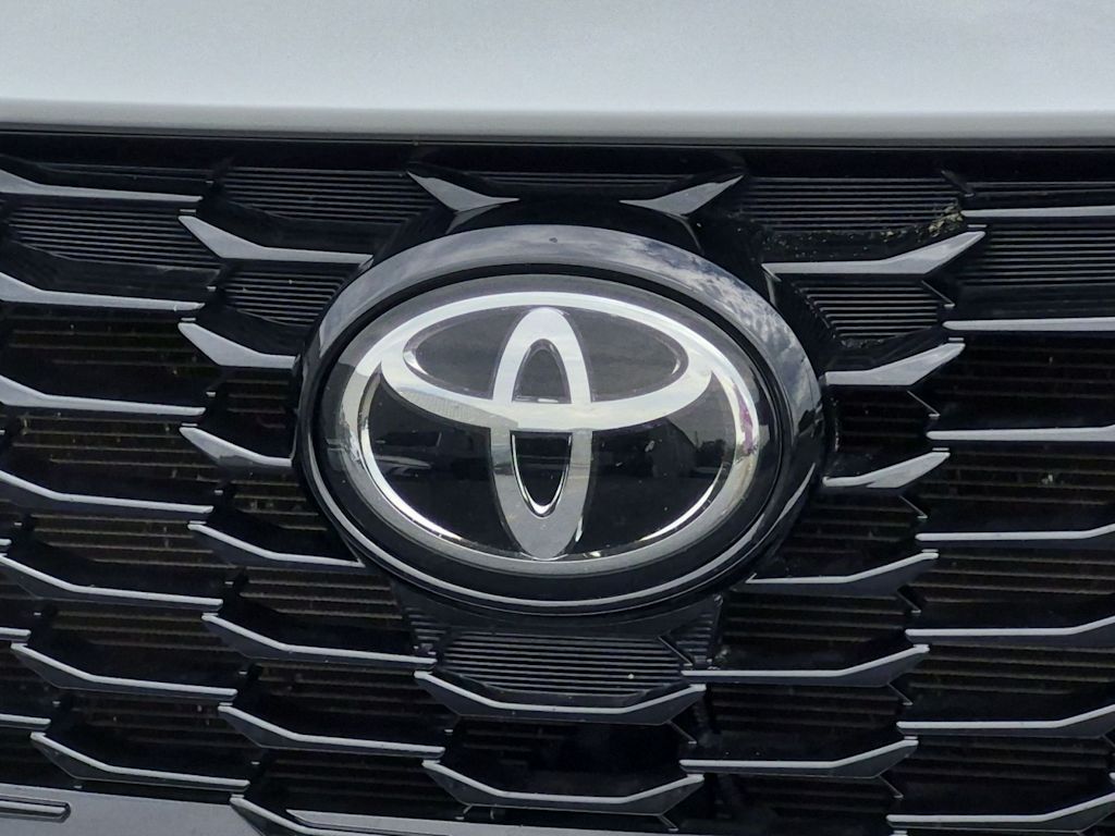 Thumbnail: 2023 Toyota Highlander - 7