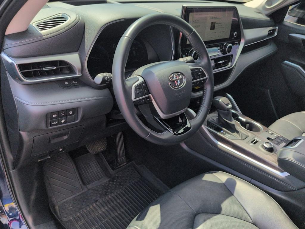 Thumbnail: 2026 Toyota Highlander - 2