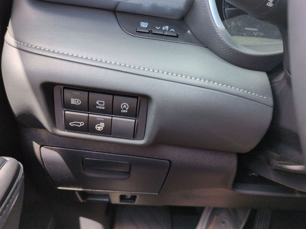 Thumbnail: 2026 Toyota Highlander - 26