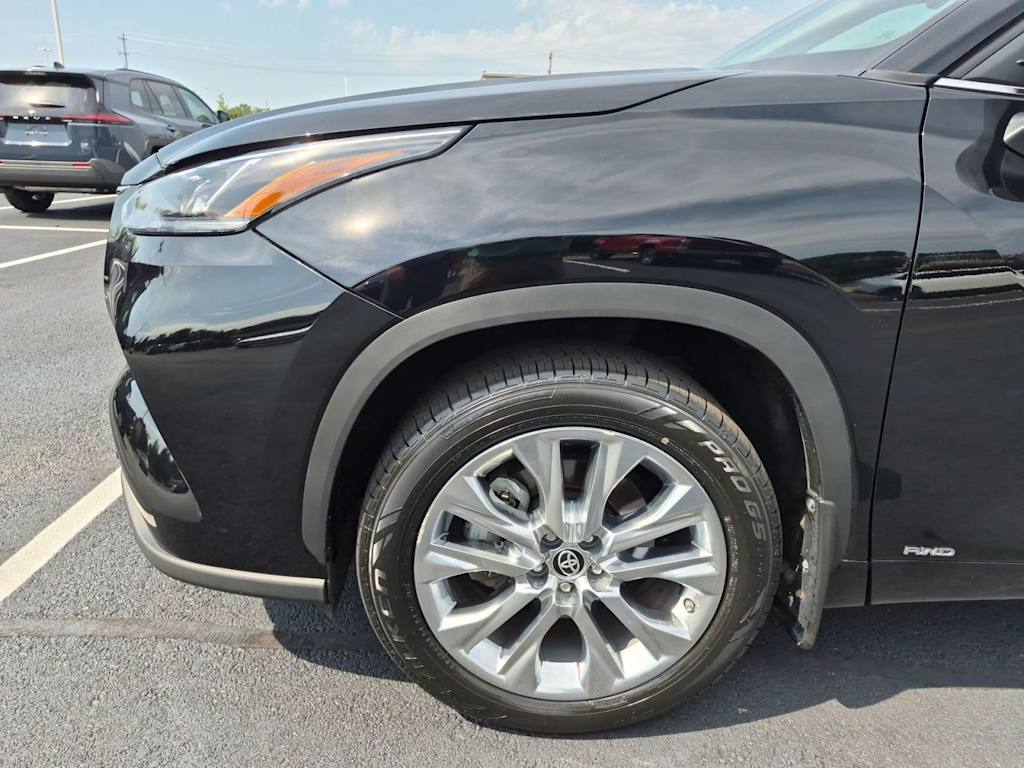 Thumbnail: 2024 Toyota Highlander - 7