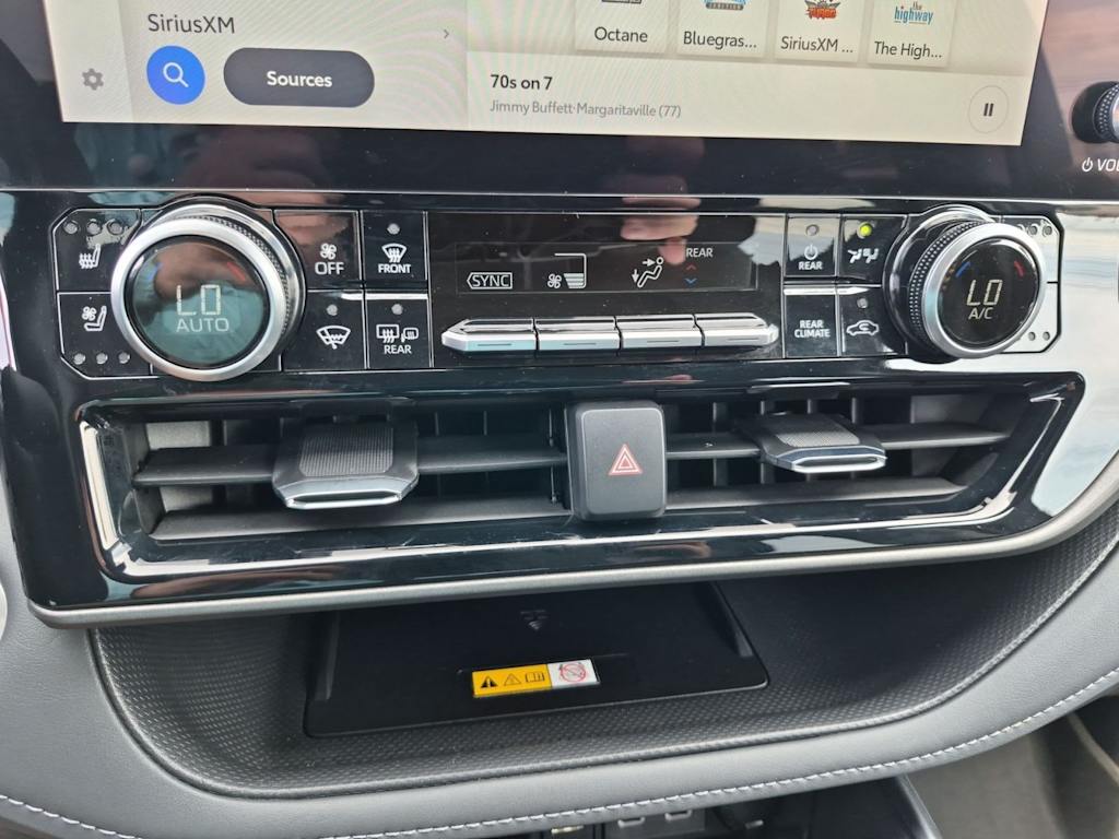 Thumbnail: 2024 Toyota Highlander - 23