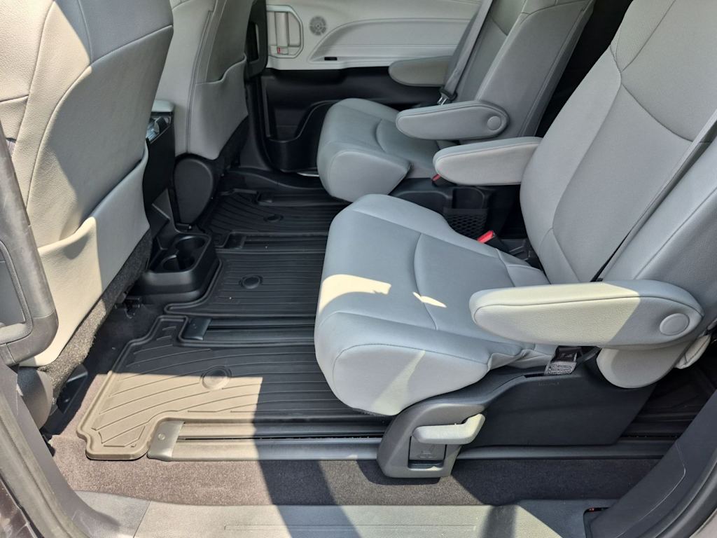 Thumbnail: 2025 Toyota Sienna - 11
