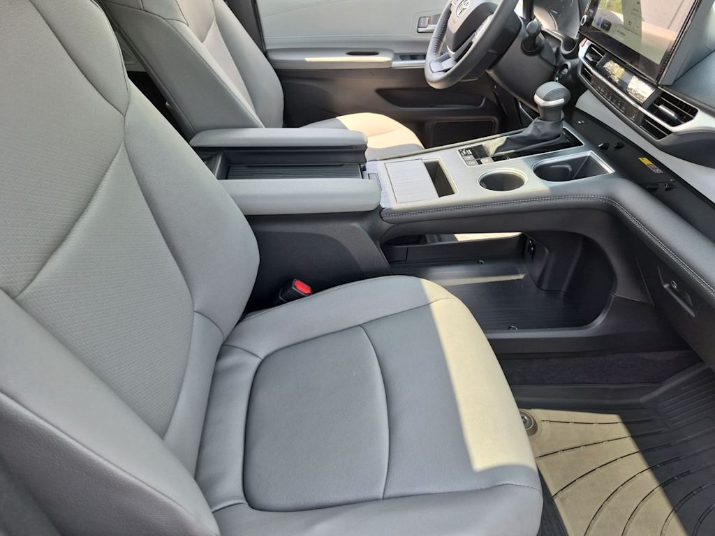 Thumbnail: 2025 Toyota Sienna - 10