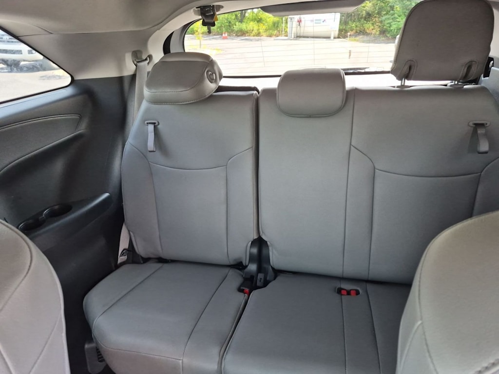 Thumbnail: 2025 Toyota Sienna - 26