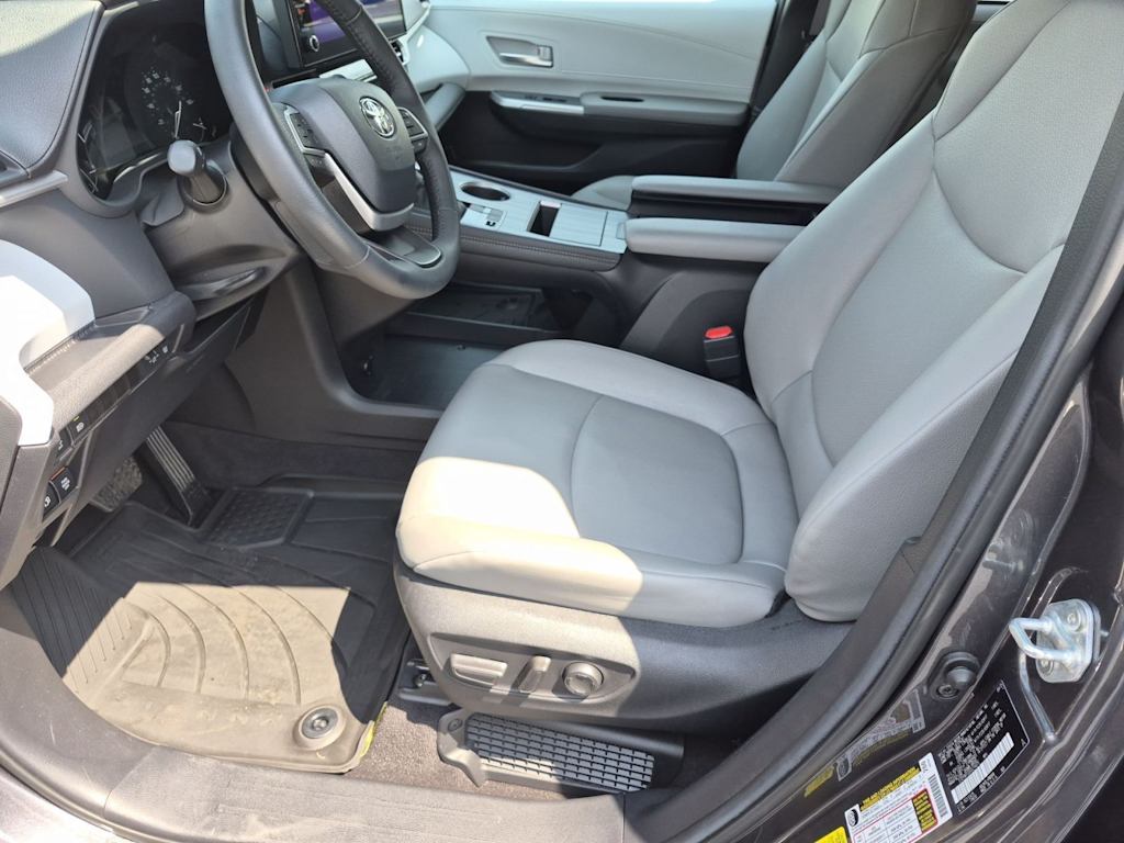Thumbnail: 2025 Toyota Sienna - 9