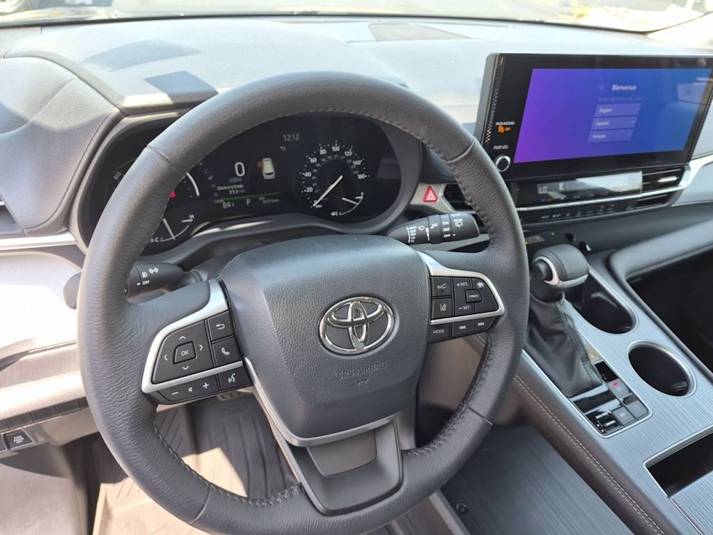 Thumbnail: 2025 Toyota Sienna - 2