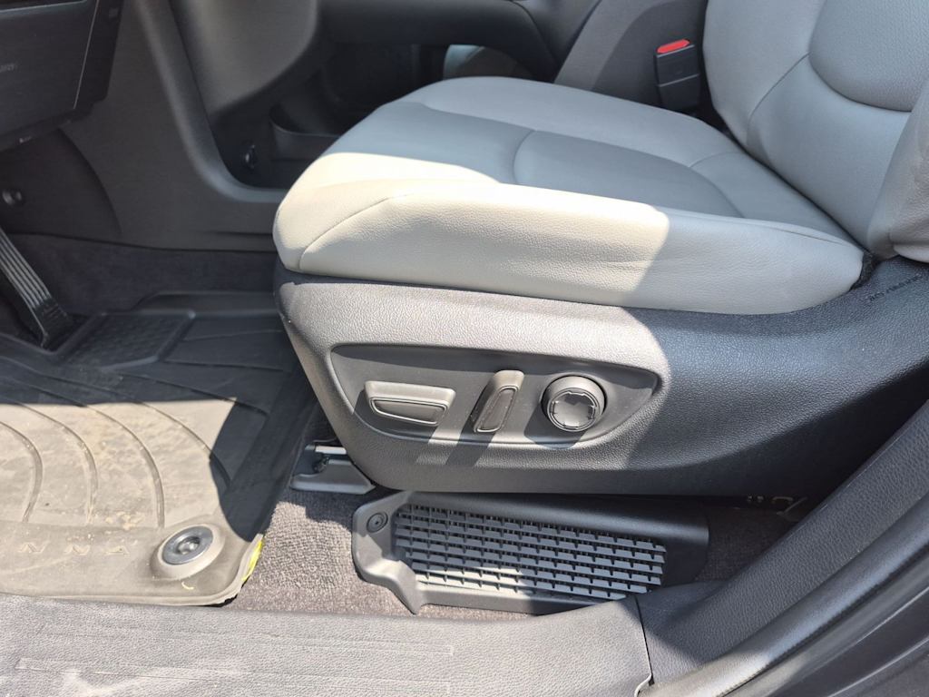 Thumbnail: 2025 Toyota Sienna - 20