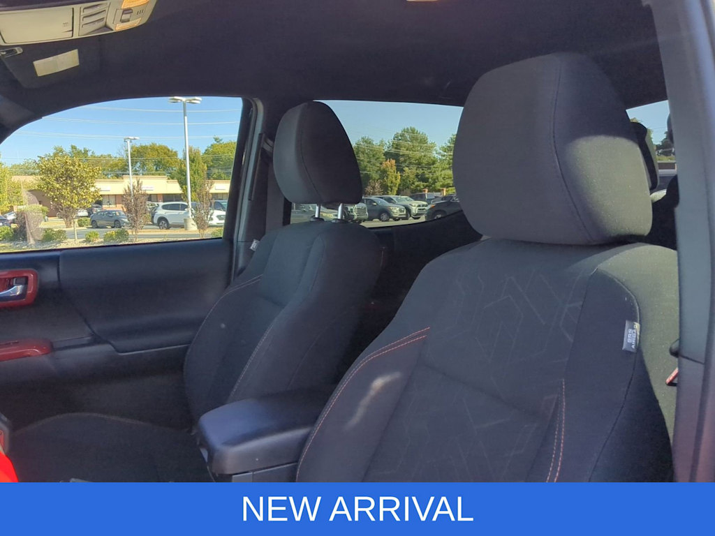 Thumbnail: 2019 Toyota Tacoma - 11