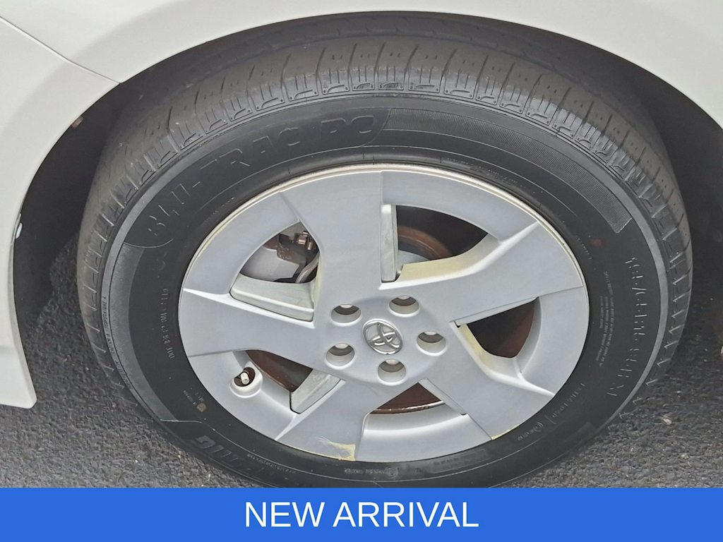 Thumbnail: 2011 Toyota Prius - 8