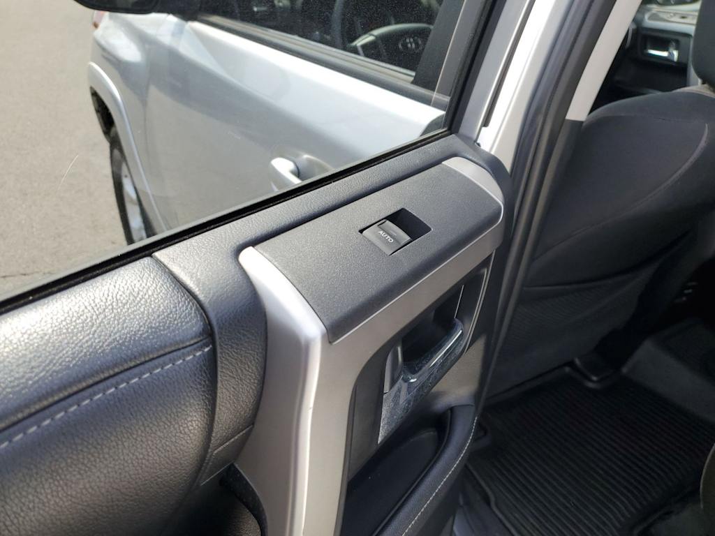 Thumbnail: 2019 Toyota 4Runner - 19
