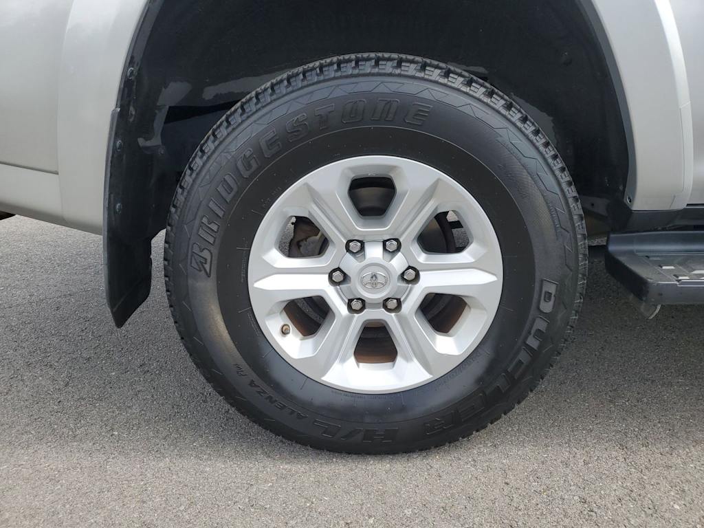 Thumbnail: 2019 Toyota 4Runner - 16