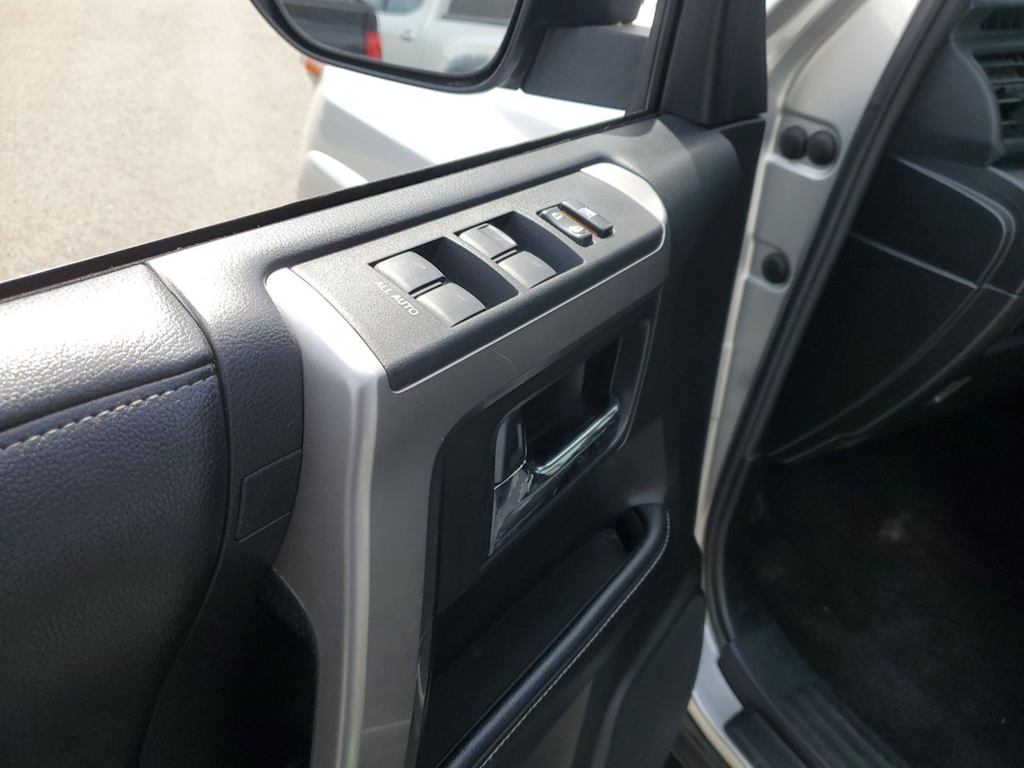 Thumbnail: 2019 Toyota 4Runner - 23