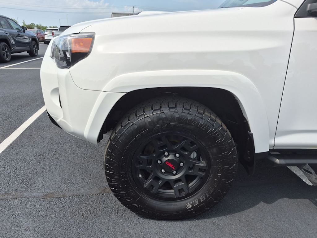 Thumbnail: 2019 Toyota 4Runner - 6