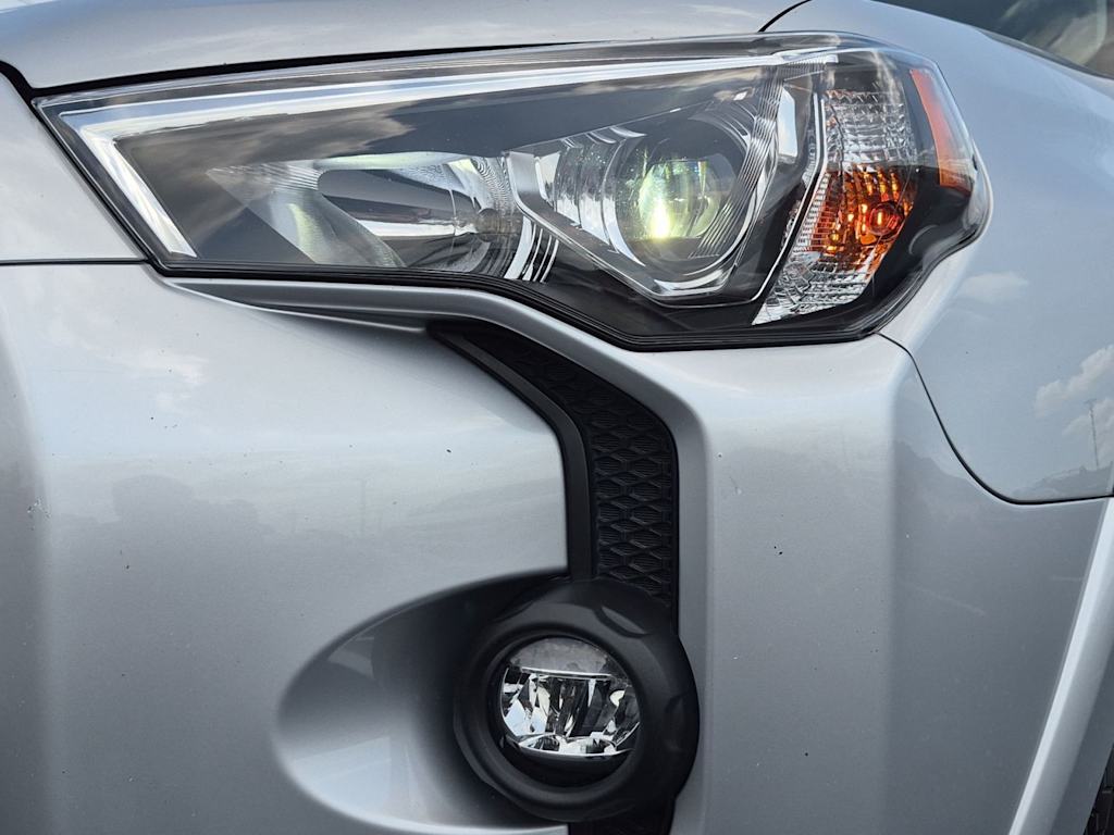 Thumbnail: 2022 Toyota 4Runner - 24