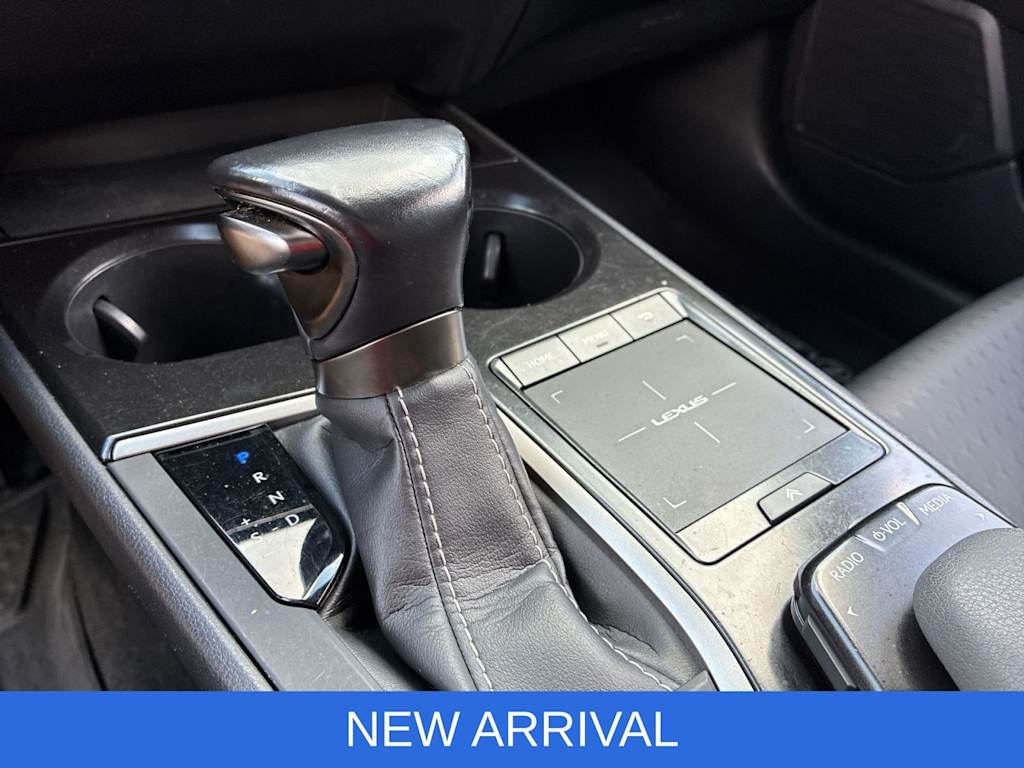Thumbnail: 2020 Lexus UX - 33
