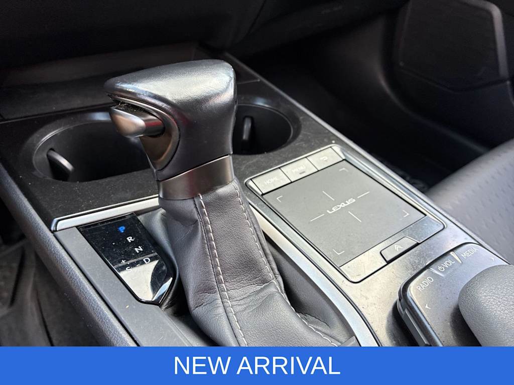 Thumbnail: 2020 Lexus UX - 9