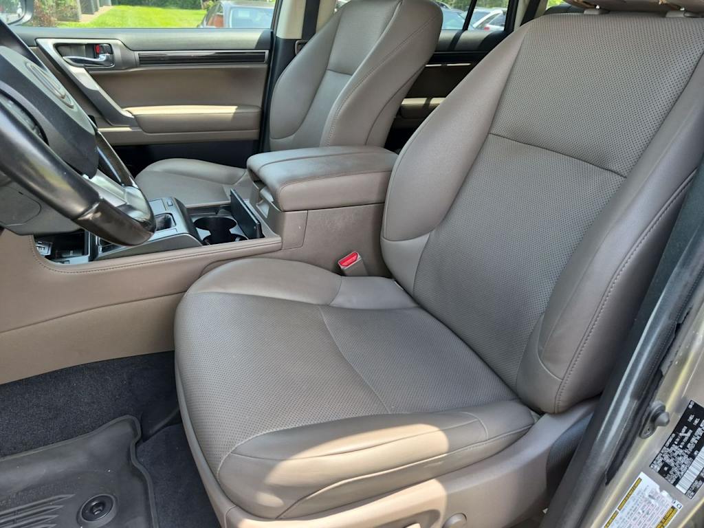 Thumbnail: 2023 Lexus GX - 10