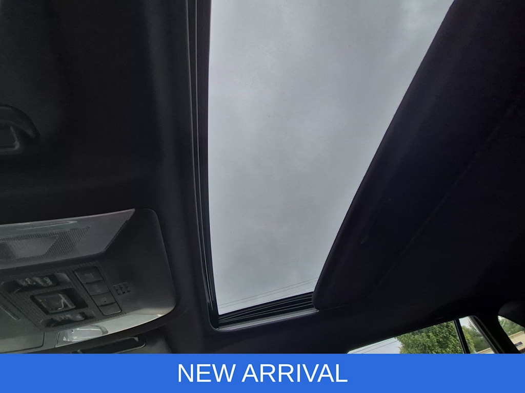 Thumbnail: 2022 Toyota RAV4 - 21