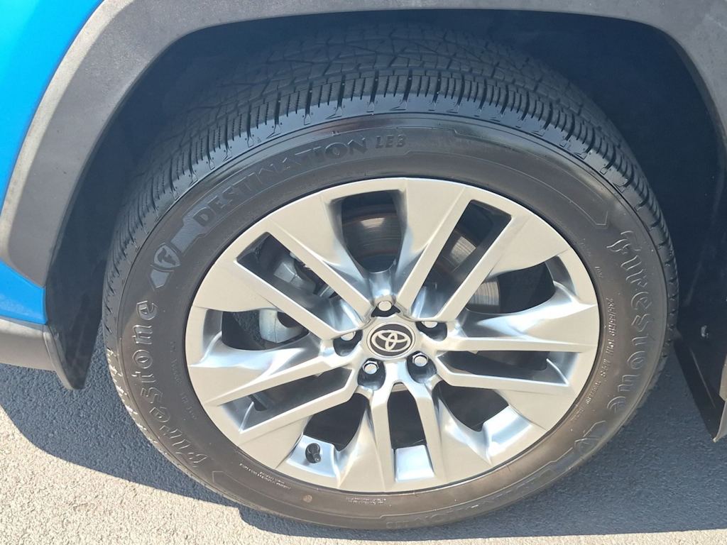 Thumbnail: 2021 Toyota RAV4 - 6