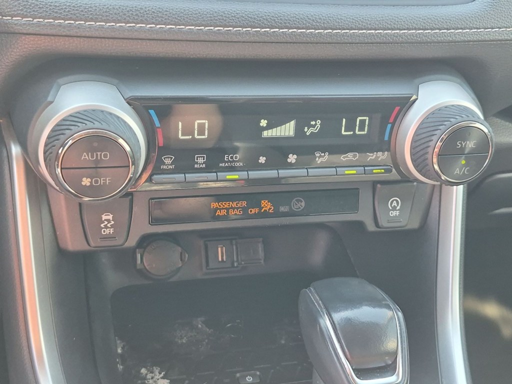 Thumbnail: 2021 Toyota RAV4 - 22