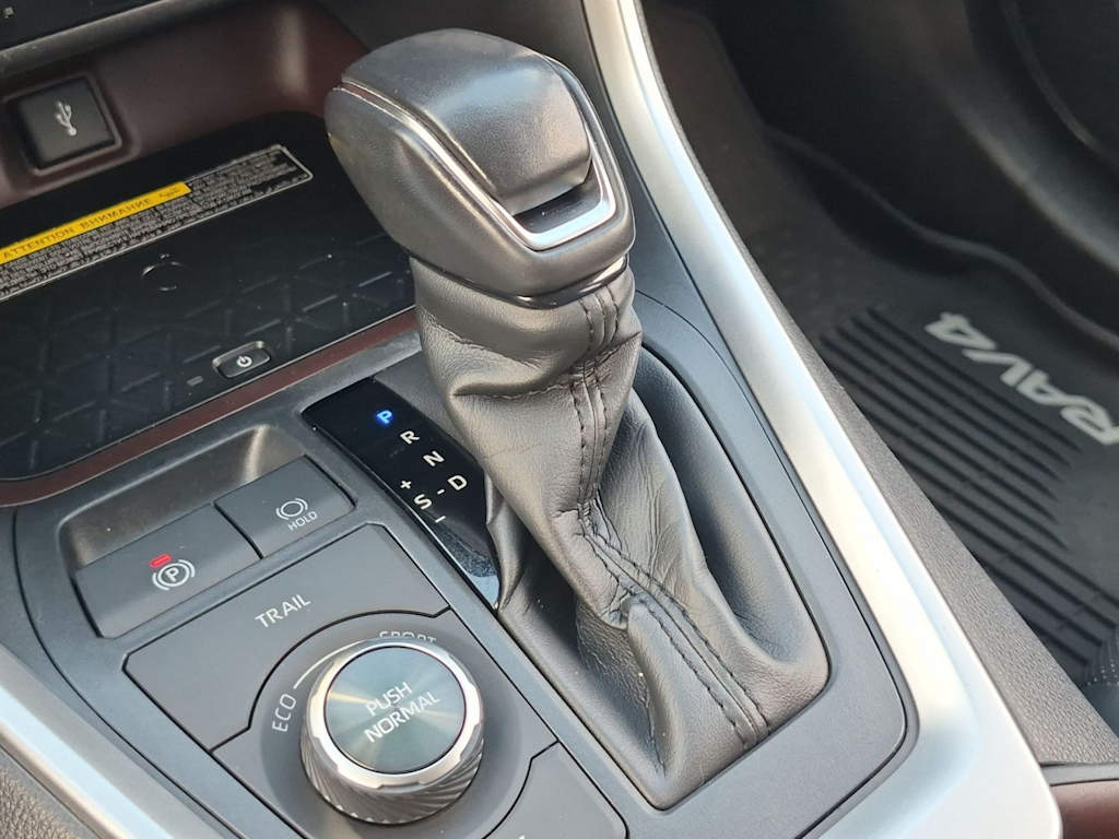 Thumbnail: 2020 Toyota RAV4 - 16