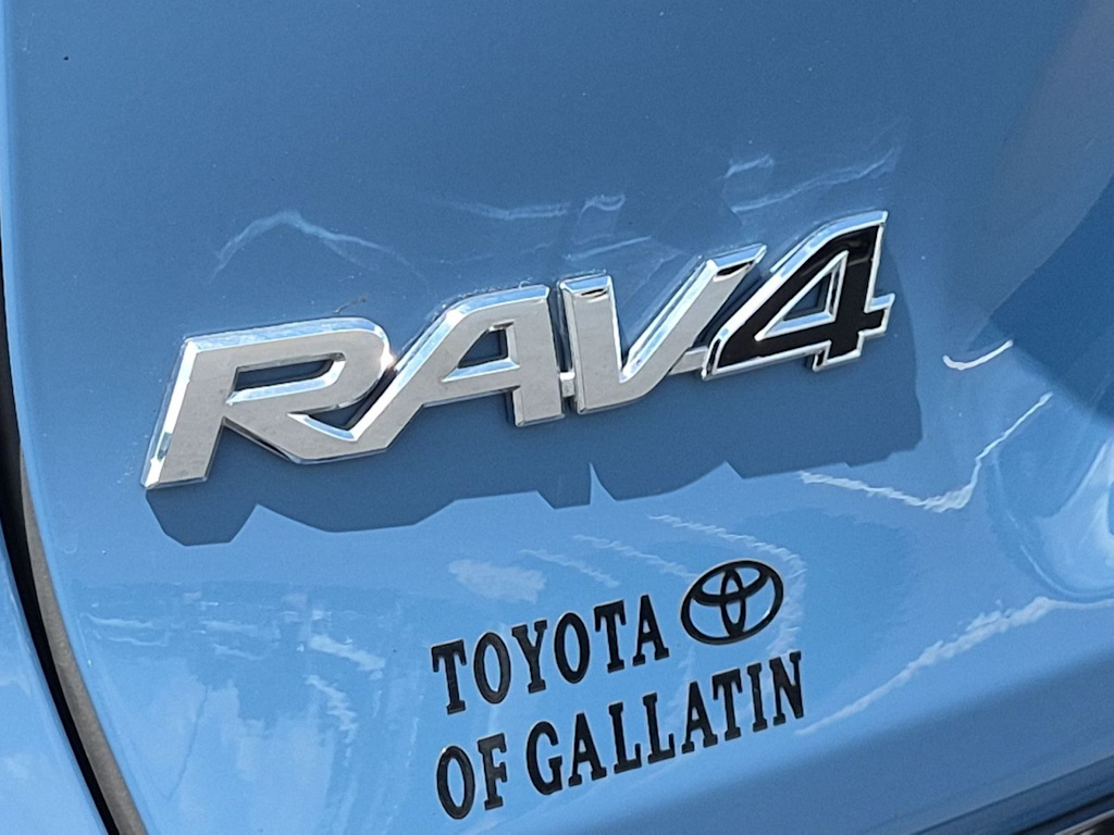 Thumbnail: 2022 Toyota RAV4 - 25
