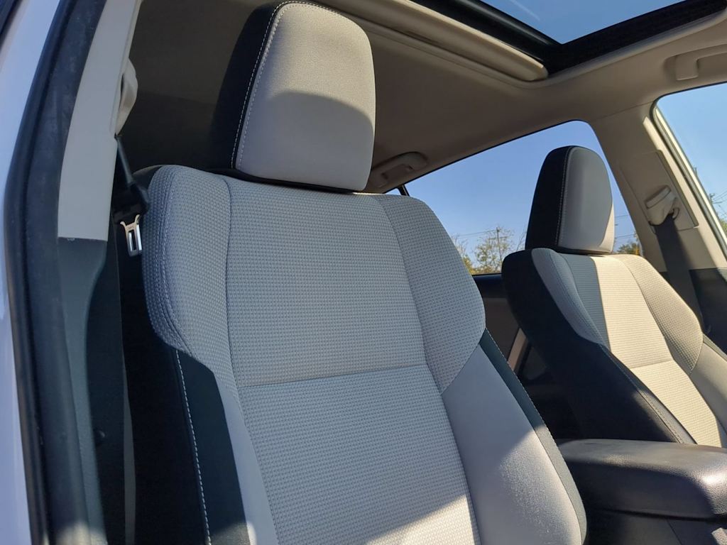 Thumbnail: 2018 Toyota RAV4 - 32