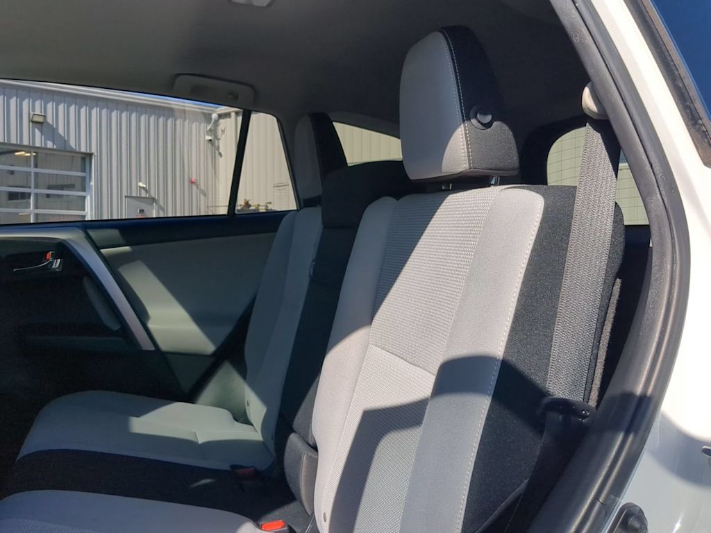 Thumbnail: 2018 Toyota RAV4 - 13