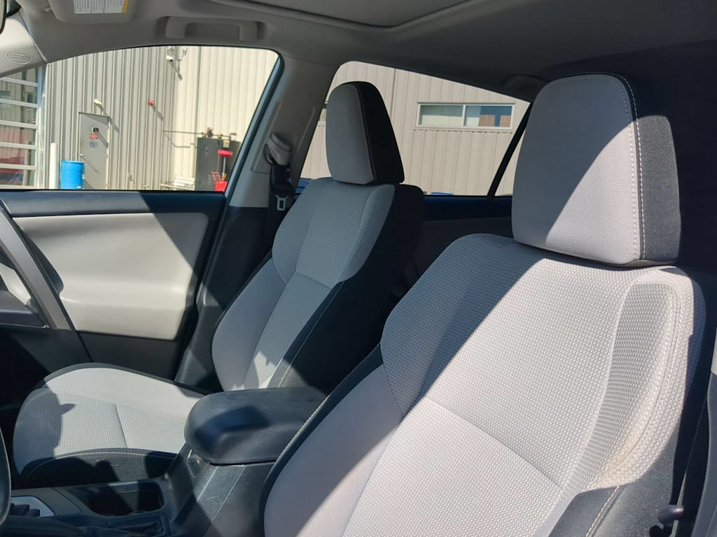 Thumbnail: 2018 Toyota RAV4 - 11