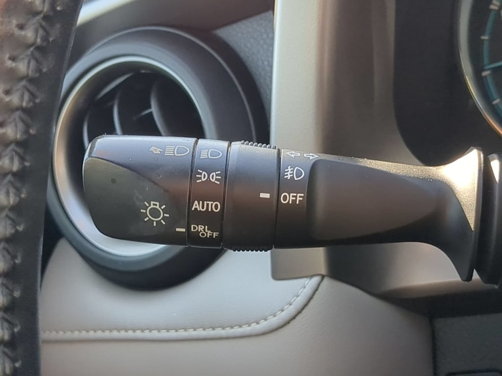 Thumbnail: 2018 Toyota RAV4 - 37