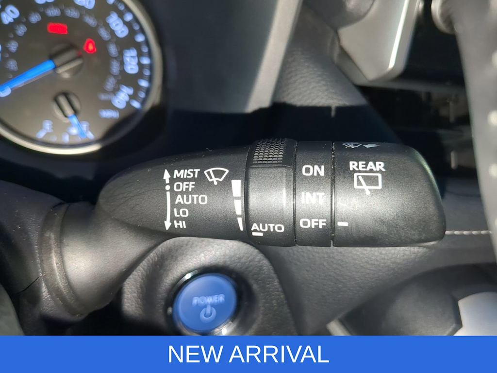 Thumbnail: 2022 Toyota RAV4 - 17