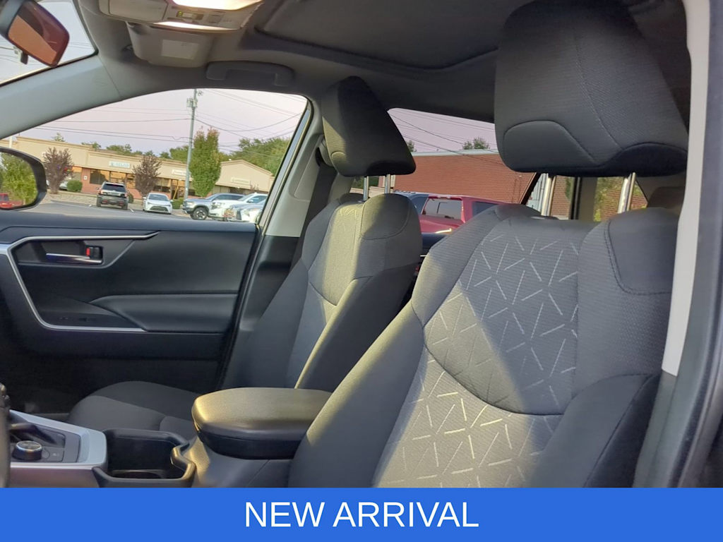 Thumbnail: 2022 Toyota RAV4 - 11