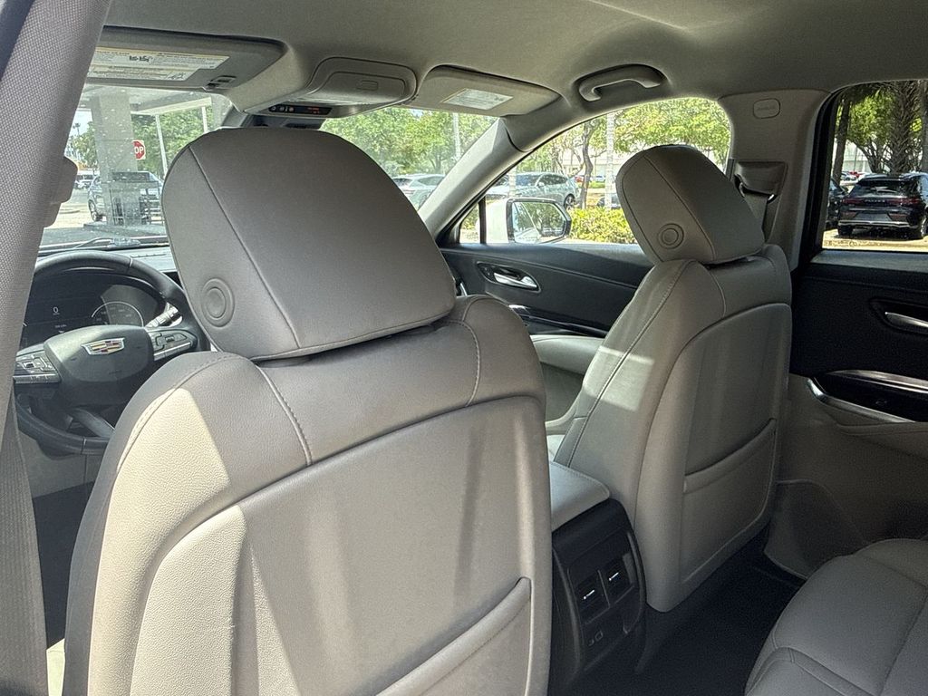 Thumbnail: 2023 Cadillac XT4 - 12