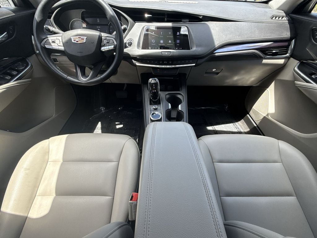 Thumbnail: 2023 Cadillac XT4 - 14