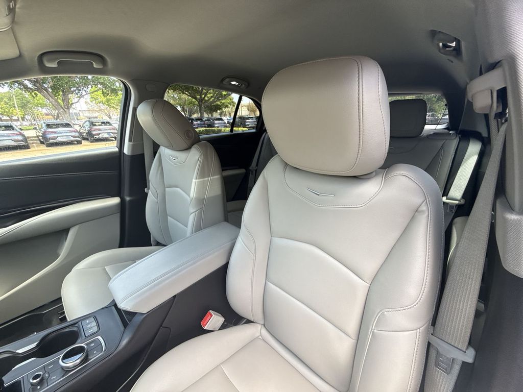 Thumbnail: 2023 Cadillac XT4 - 11