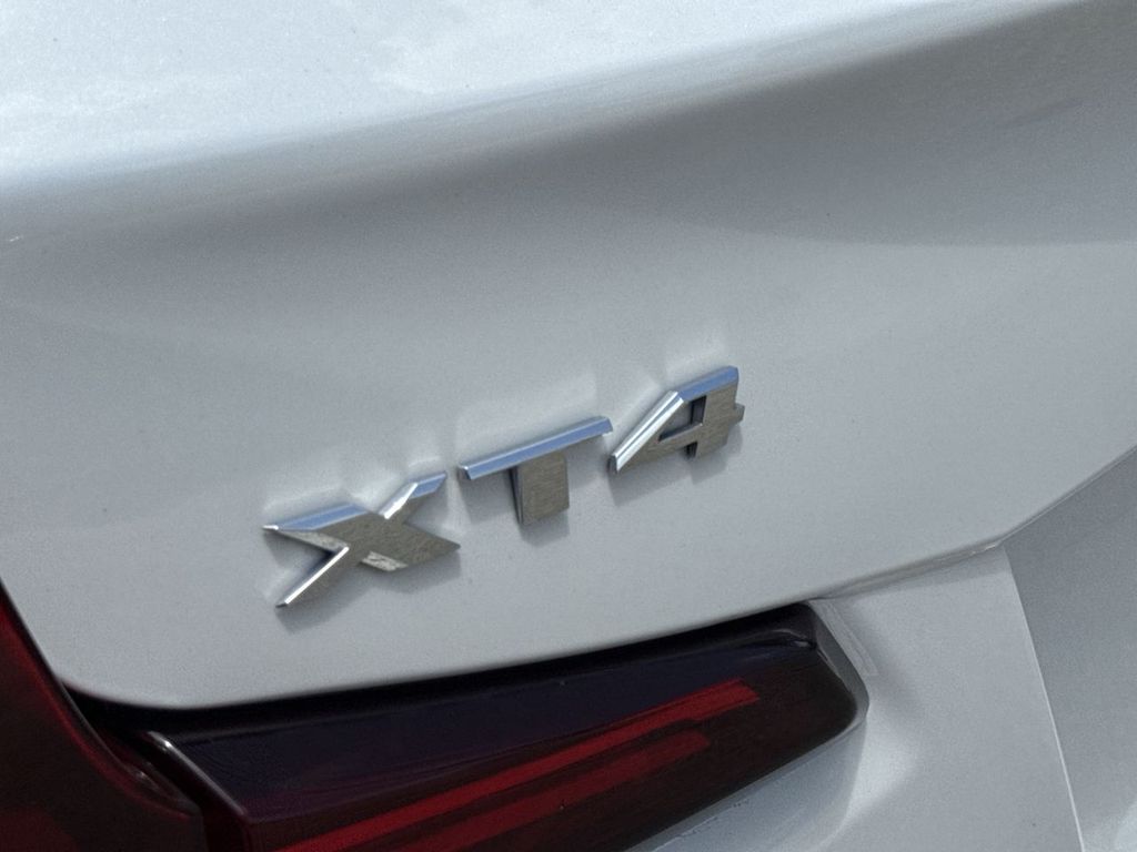 Thumbnail: 2023 Cadillac XT4 - 7