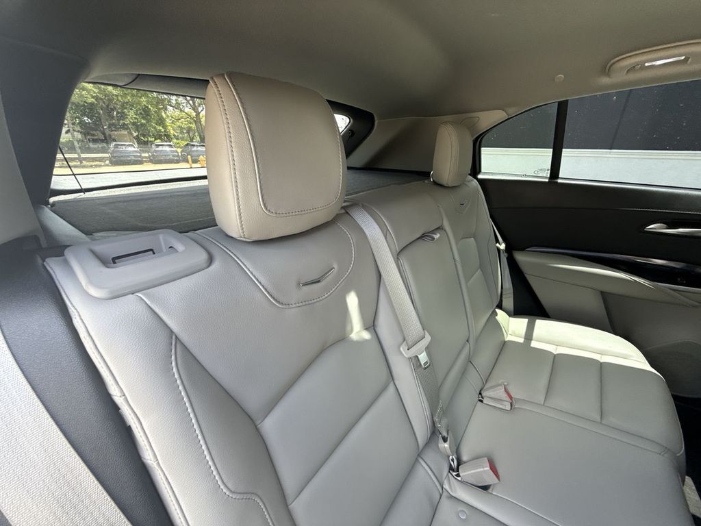 Thumbnail: 2023 Cadillac XT4 - 28
