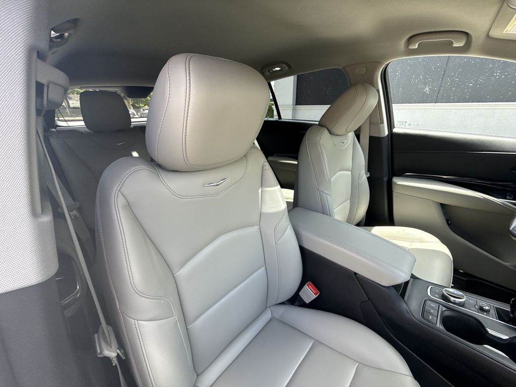 Thumbnail: 2023 Cadillac XT4 - 29