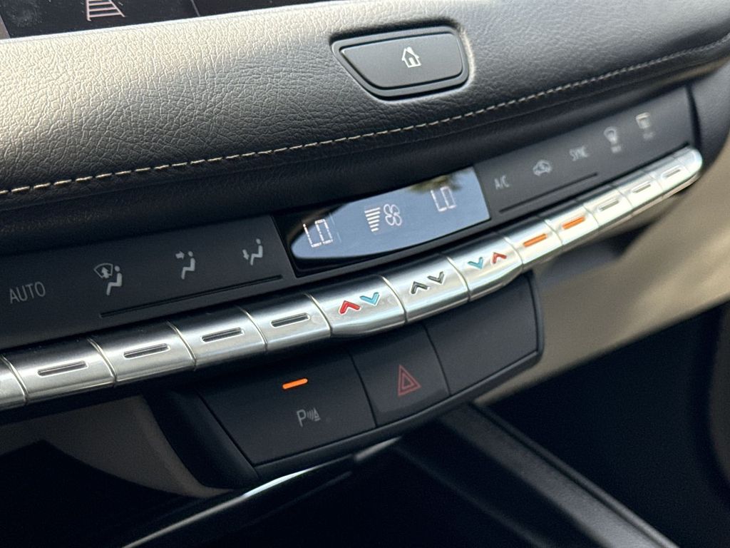 Thumbnail: 2023 Cadillac XT4 - 27