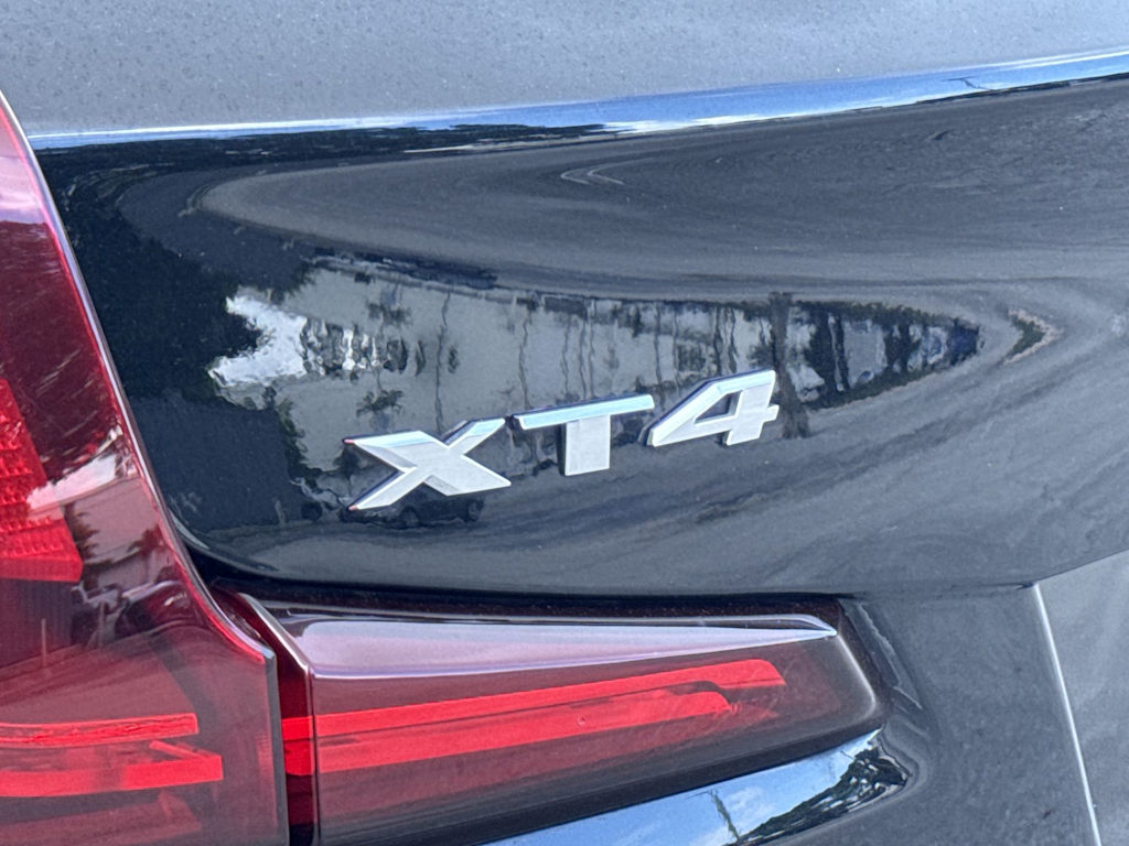 Thumbnail: 2024 Cadillac XT4 - 6