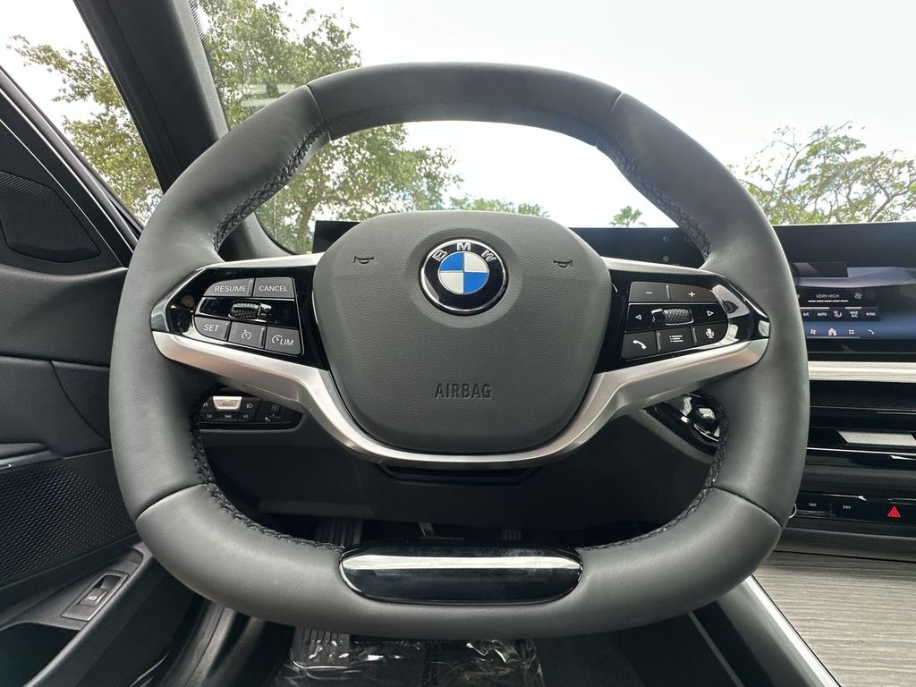 Thumbnail: 2025 BMW 3 Series - 10