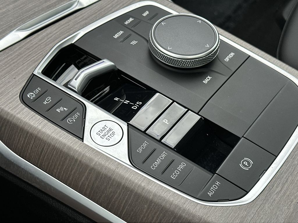Thumbnail: 2025 BMW 3 Series - 16