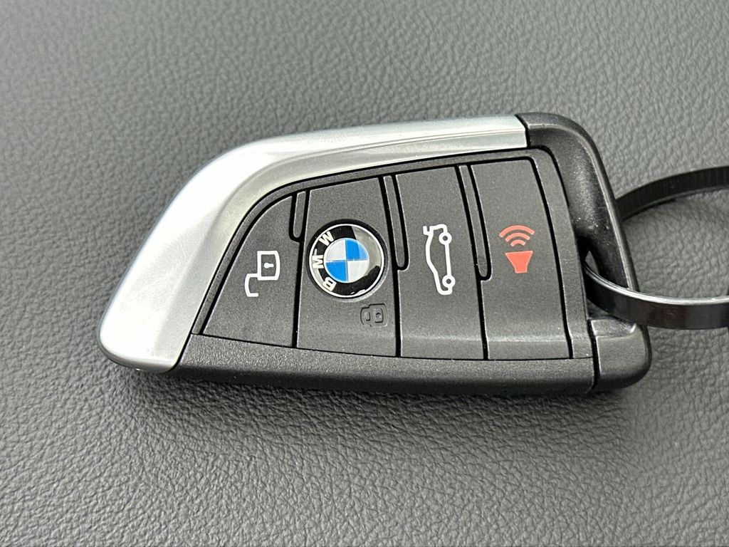 Thumbnail: 2025 BMW 3 Series - 19