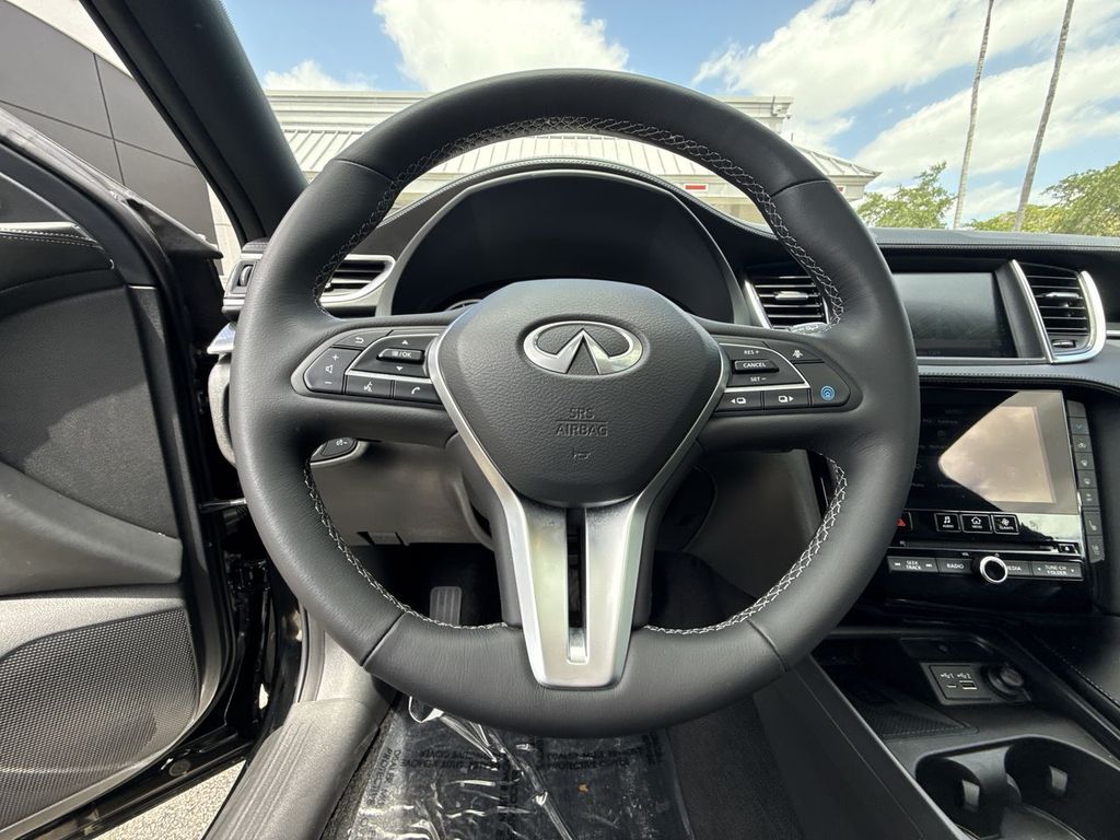 Thumbnail: 2025 INFINITI QX50 - 10