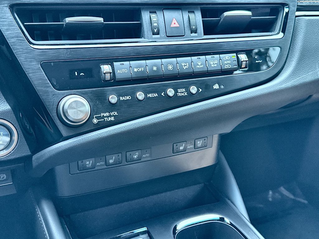 Thumbnail: 2025 Lexus ES - 27