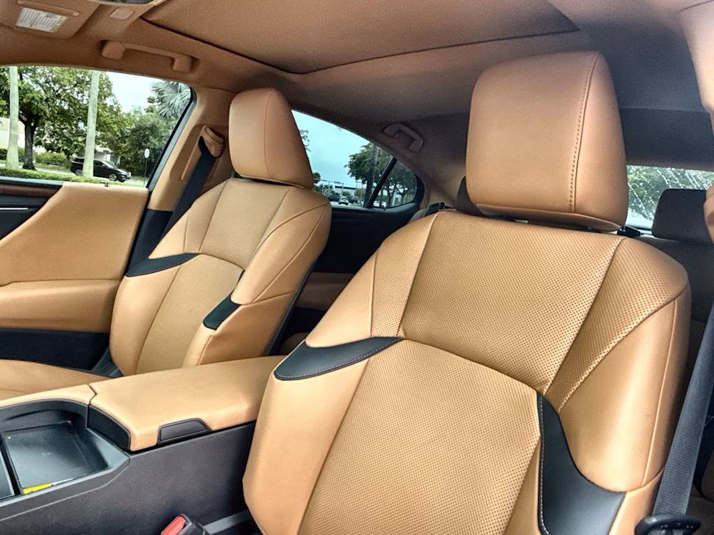 Thumbnail: 2025 Lexus ES - 10